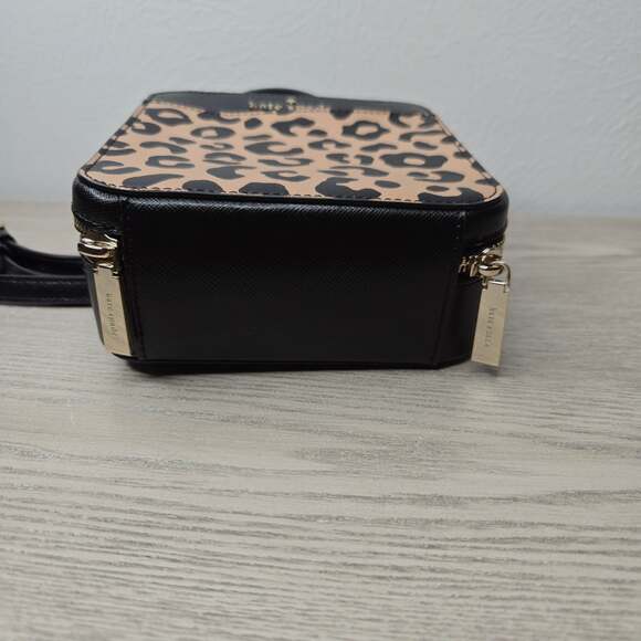 Kate Spade Daisy Graphic Leopard Vanity Crossbody Bag - Picture 3 of 5